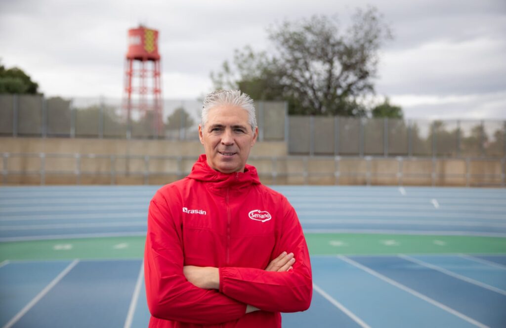 José Garay, entrenado de Cárnicas Serrano, que dirigirá los planes de entrenamiento de la 15K Nocturna